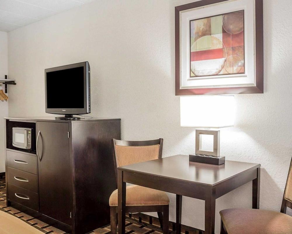 Baymont By Wyndham Scranton Dunmore Exterior photo