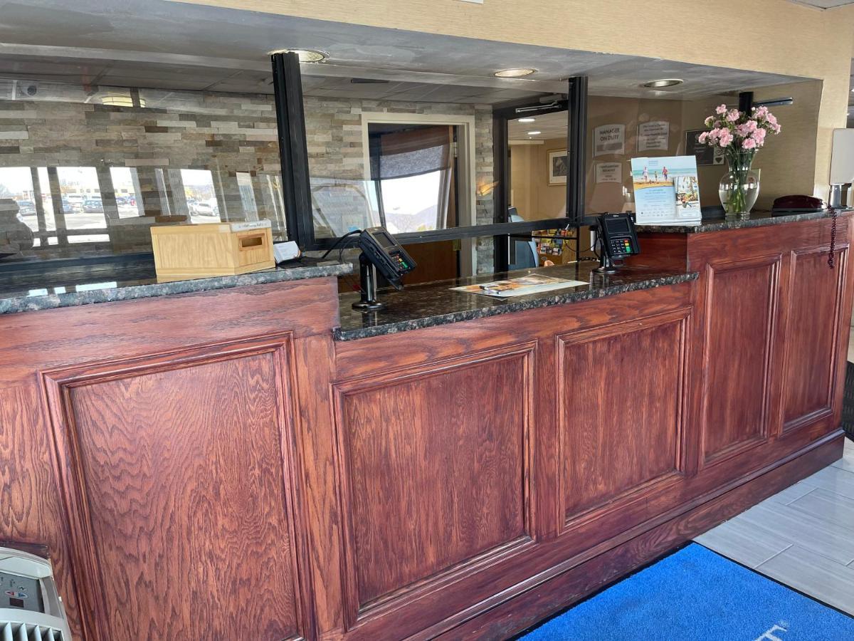 Baymont By Wyndham Scranton Dunmore Exterior photo