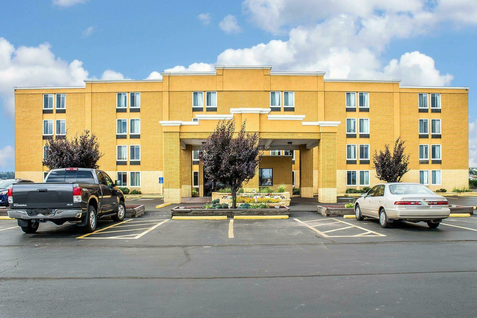 Baymont By Wyndham Scranton Dunmore Exterior photo