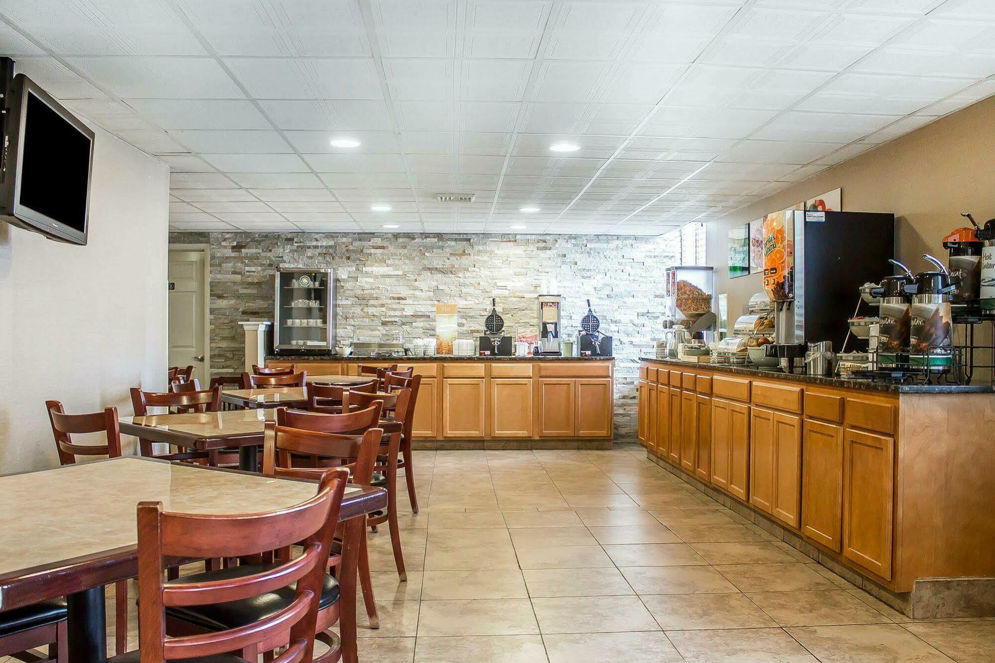 Baymont By Wyndham Scranton Dunmore Exterior photo