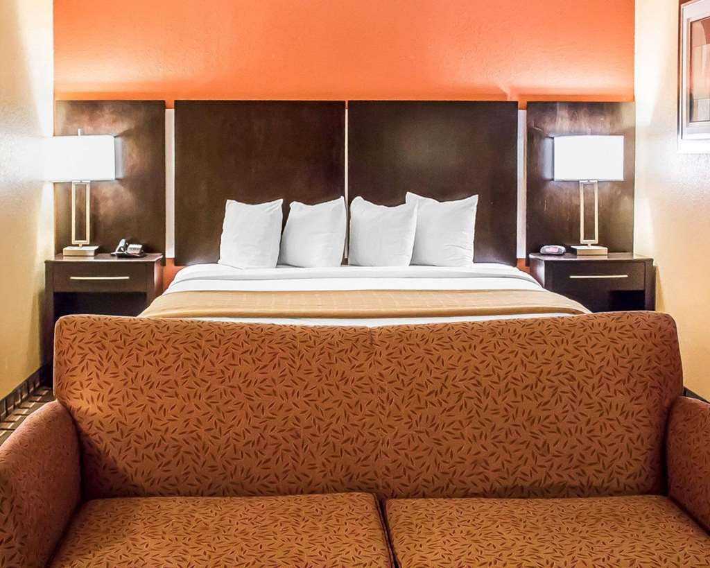 Baymont By Wyndham Scranton Dunmore Room photo