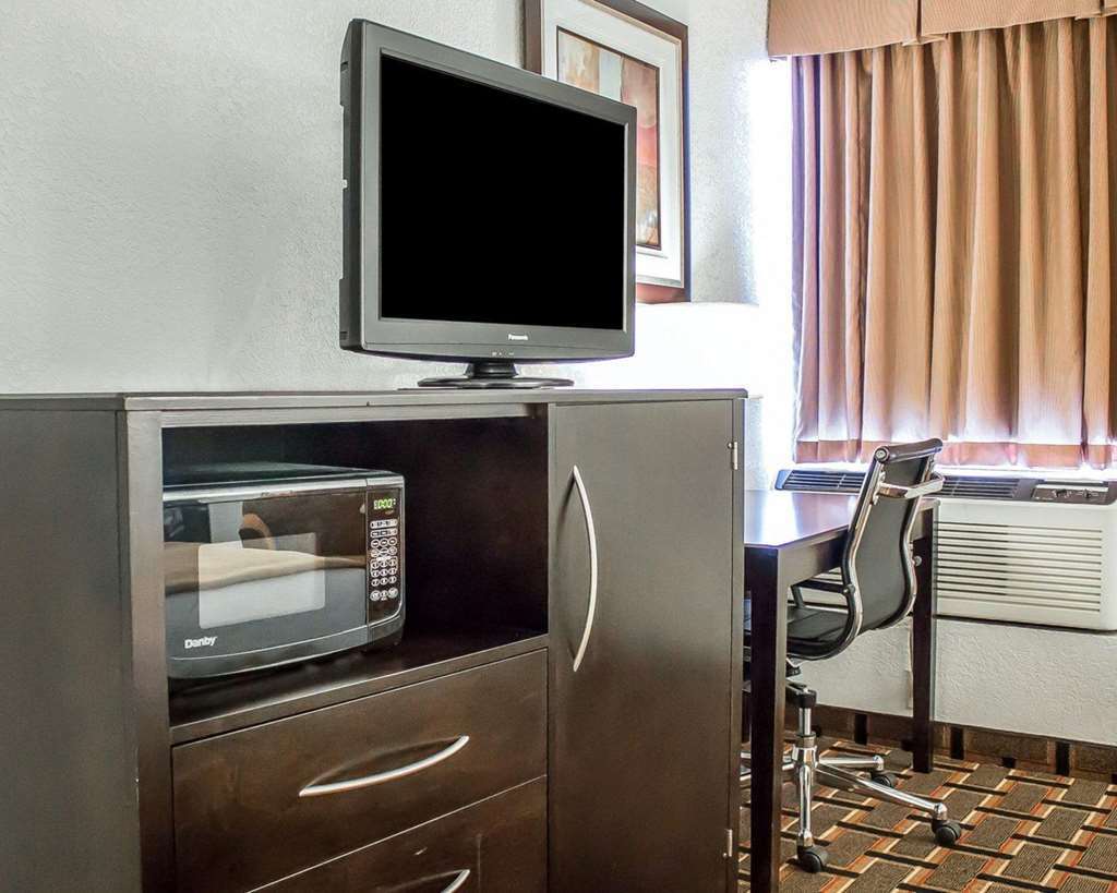 Baymont By Wyndham Scranton Dunmore Room photo