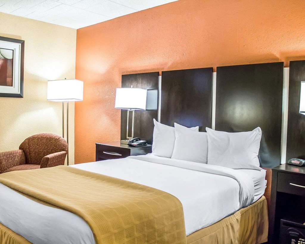 Baymont By Wyndham Scranton Dunmore Room photo