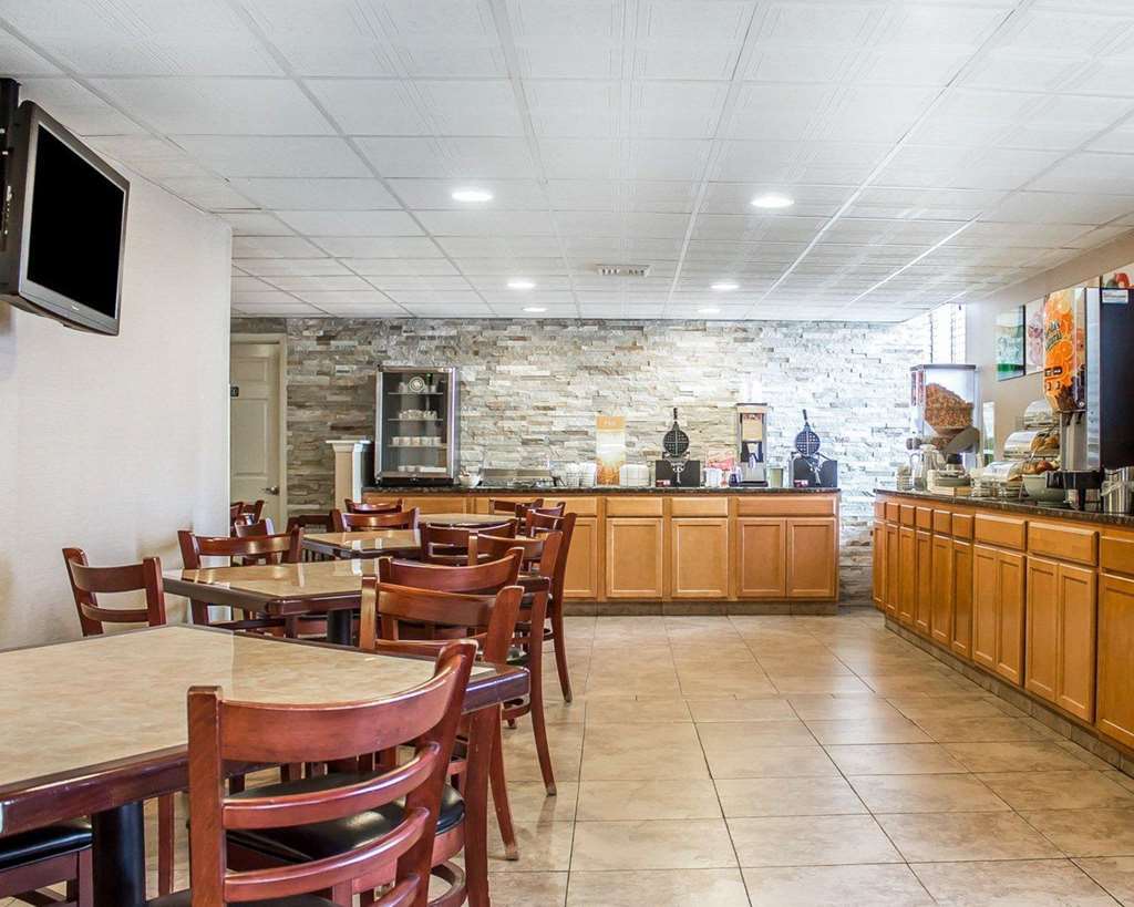 Baymont By Wyndham Scranton Dunmore Restaurant photo