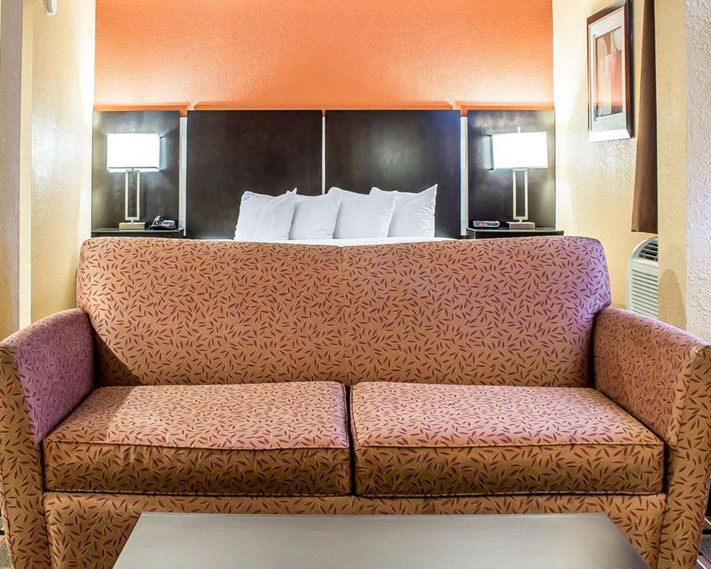 Baymont By Wyndham Scranton Dunmore Room photo